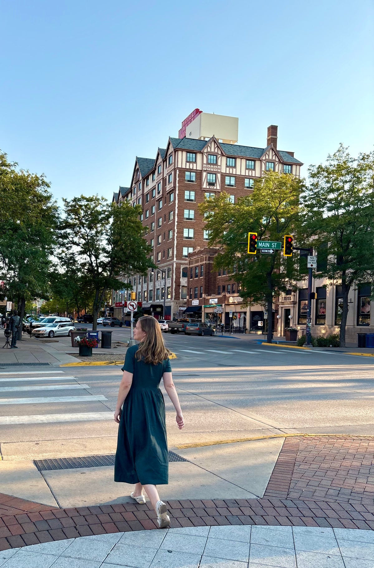 Lisette — Forest Green Linen Midi Dress